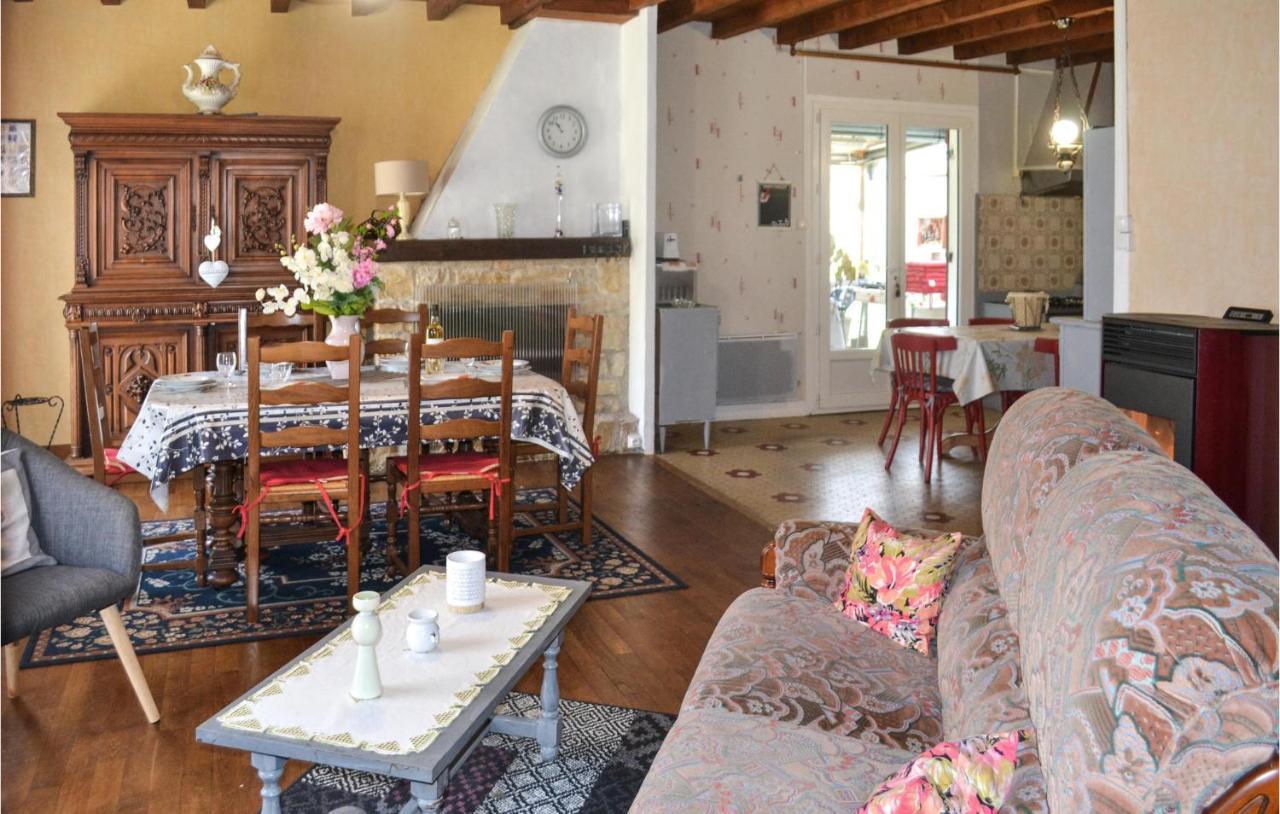 Stunning Home In Biras With Kitchenette Luaran gambar