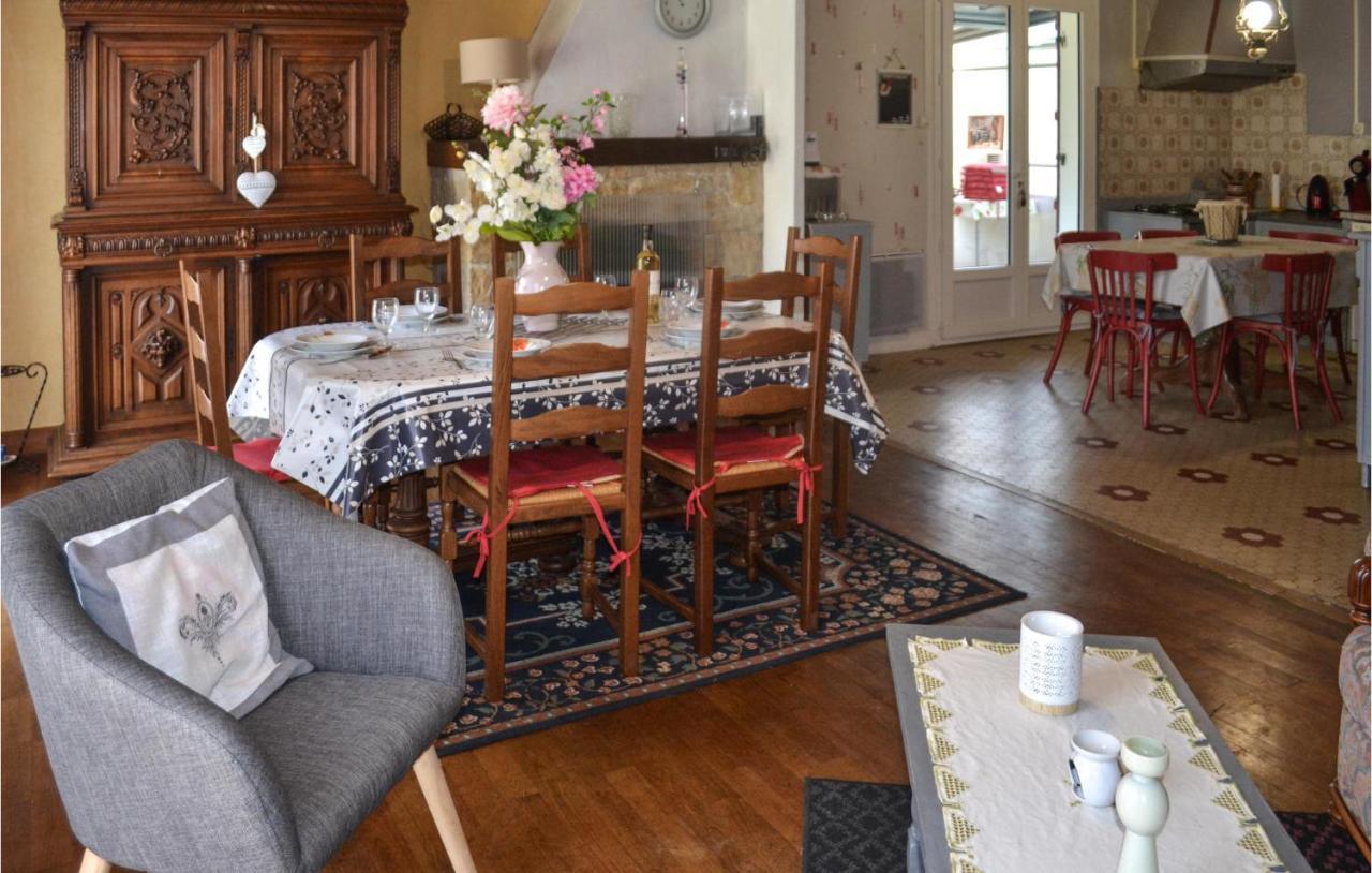 Stunning Home In Biras With Kitchenette Luaran gambar