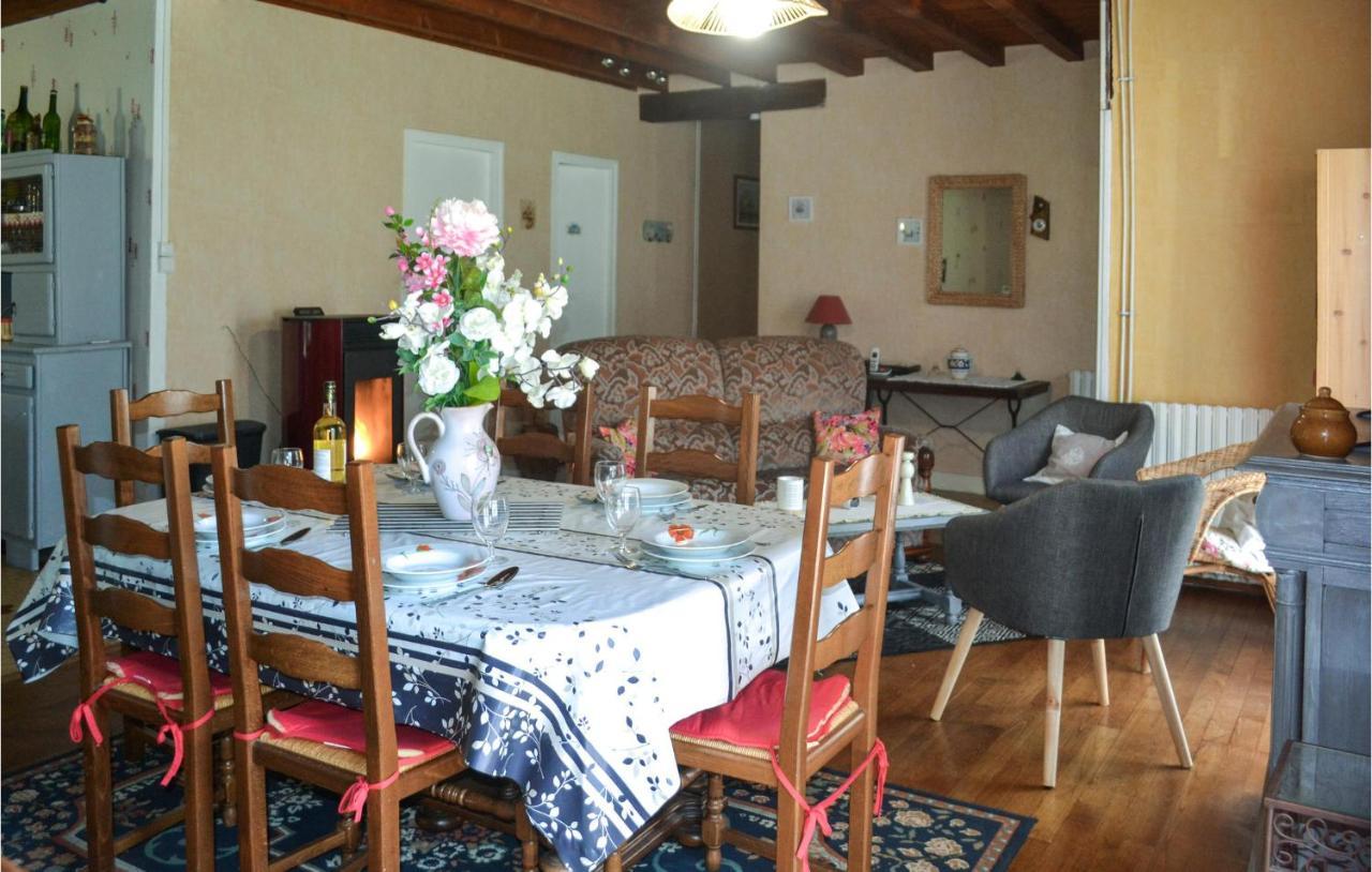 Stunning Home In Biras With Kitchenette Luaran gambar