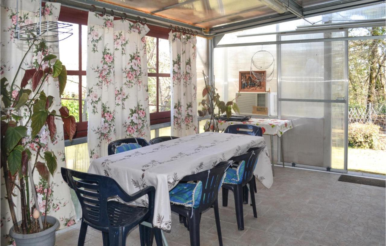 Stunning Home In Biras With Kitchenette Luaran gambar